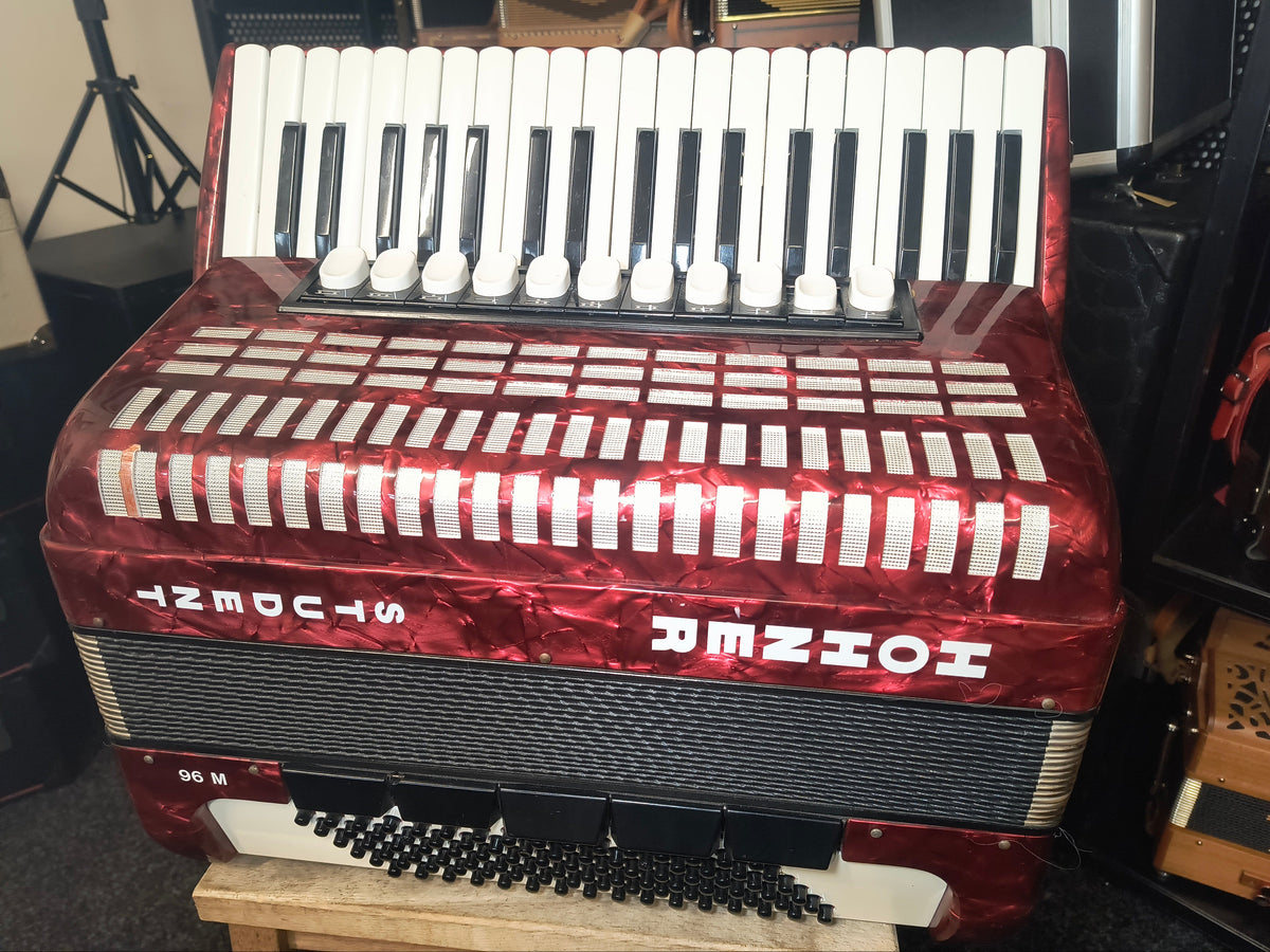 Hohner Bravo 37 Key 4 voice 96 Bass Piano Accordion
