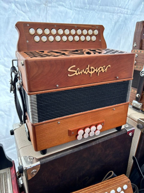 Second Hand Sandpiper C/F Melodeon – 21 Button, 8 Bass