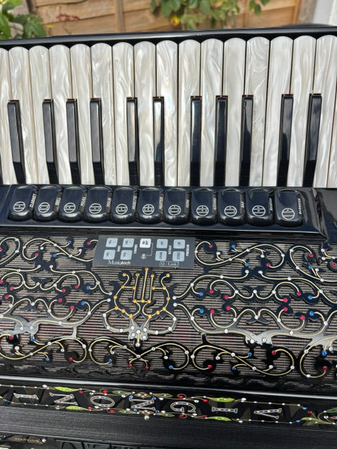 Used Vignoni Philharmonic IV 120 Bass MIDI Piano Accordion