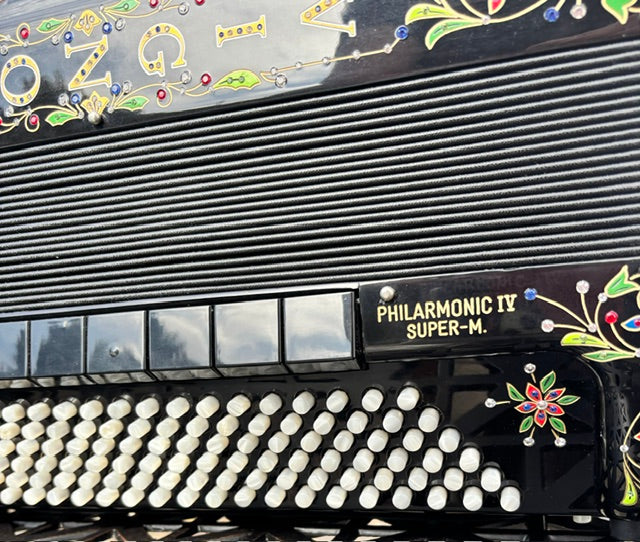 Used Vignoni Philharmonic IV 120 Bass MIDI Piano Accordion