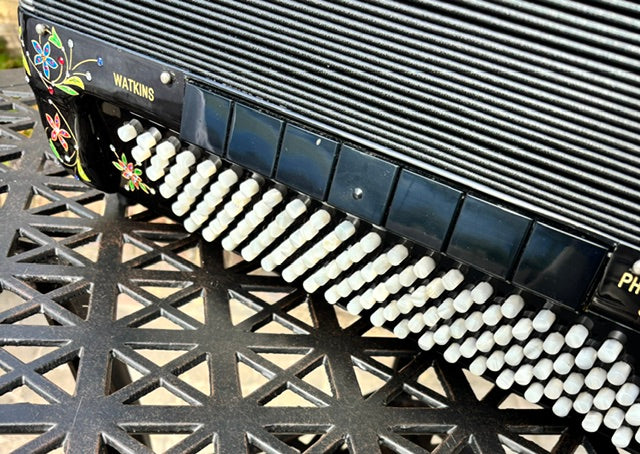 Used Vignoni Philharmonic IV 120 Bass MIDI Piano Accordion