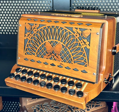 Castagnari Marie Nicole III D/G 3-Voice Melodeon – (Preloved)