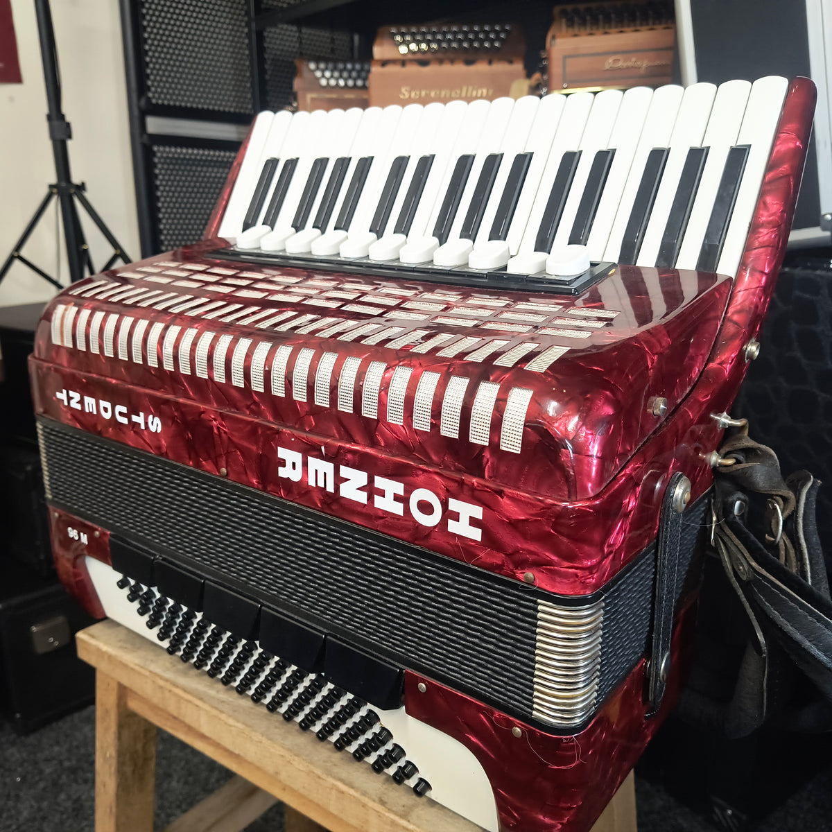 Hohner Bravo 37 Key 4 voice 96 Bass Piano Accordion