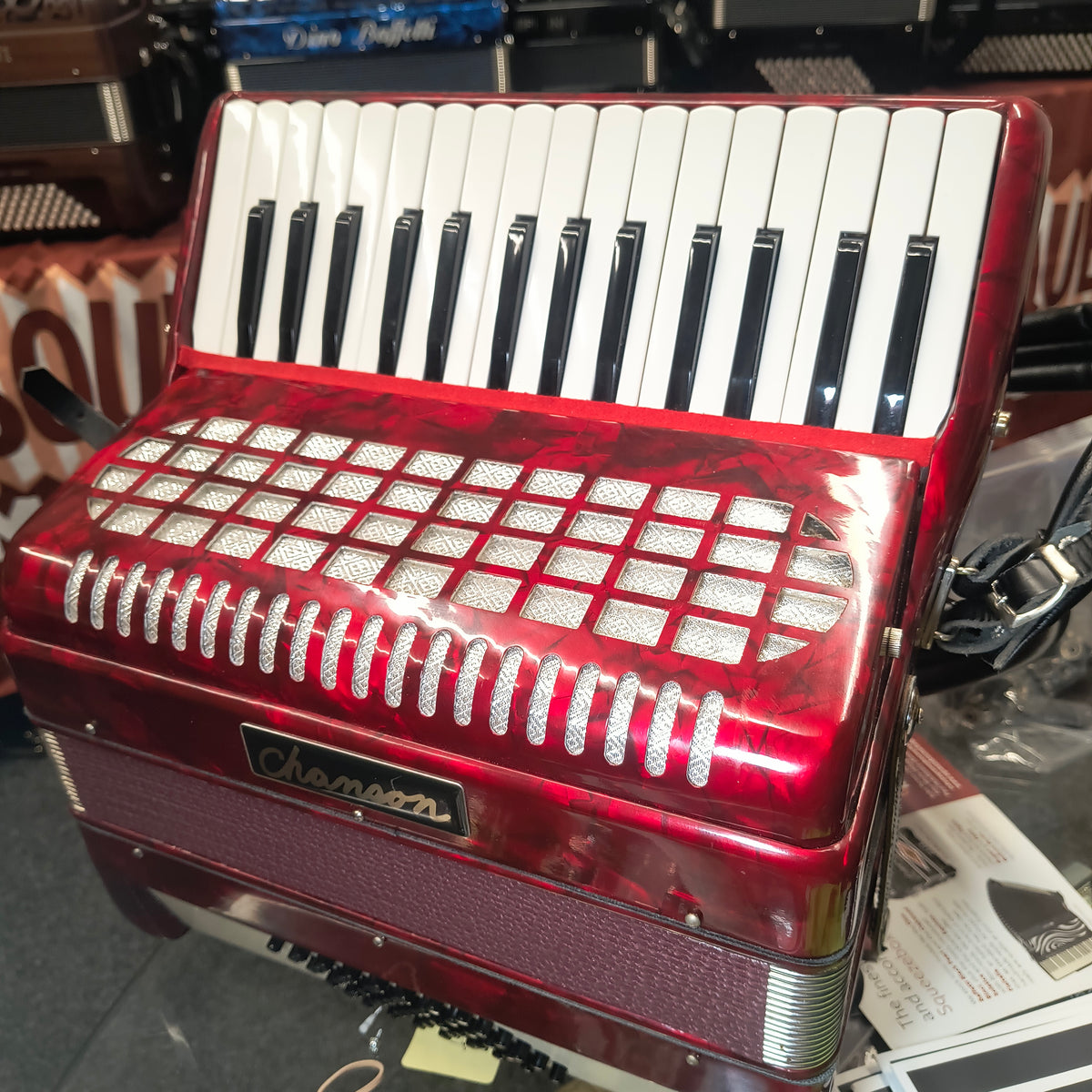 Chanson Piano Accordion 48 Bass (Preloved)