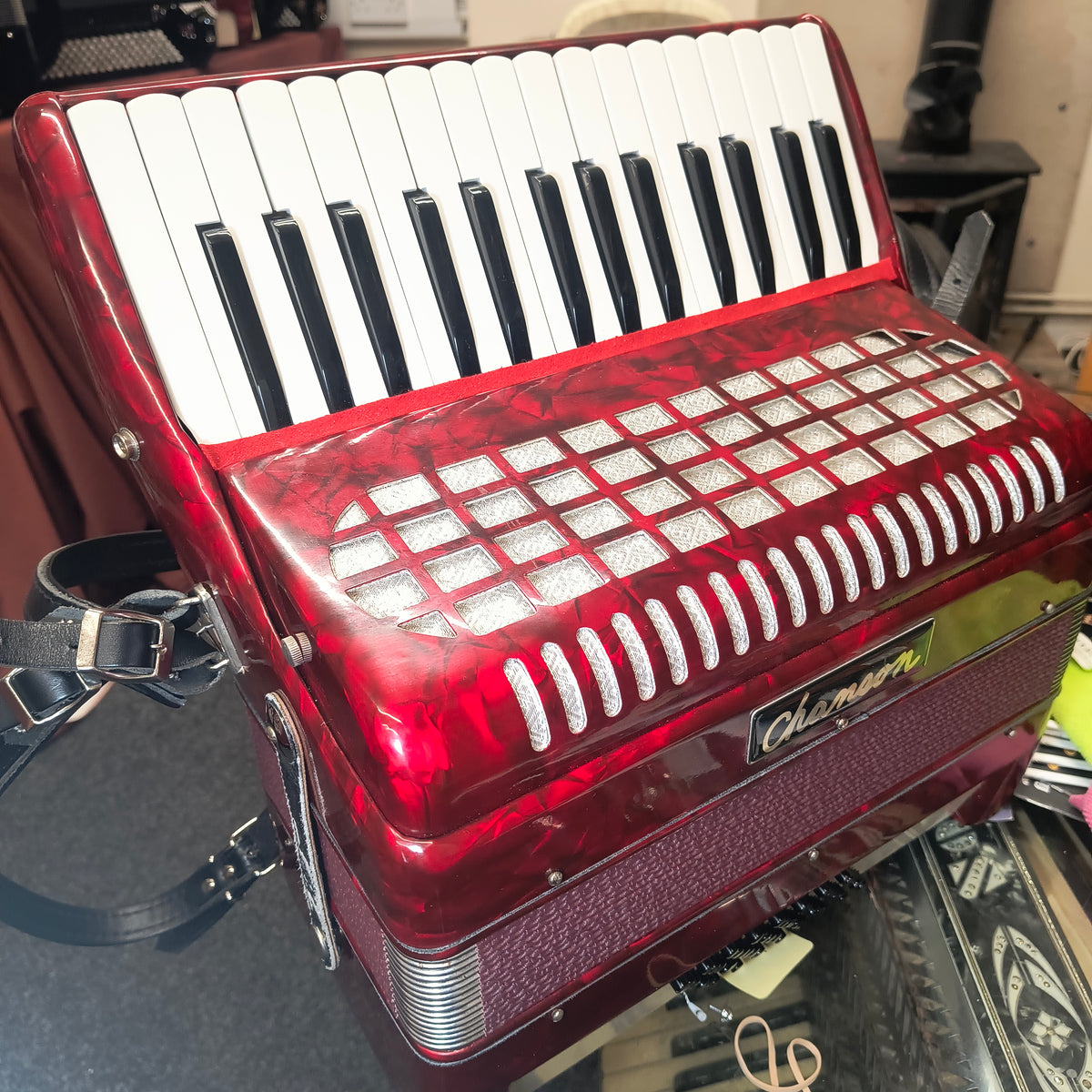 Chanson Piano Accordion 48 Bass (Preloved)