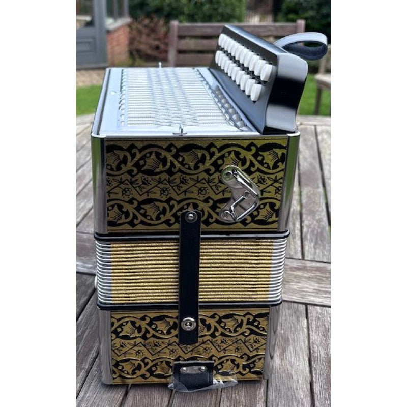 Hohner Pokerwork D/G Melodeon – Classic Beginner Box for